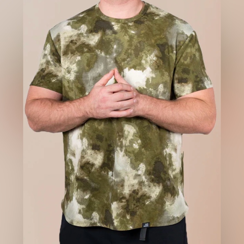 Dak Prescott owned ONE BONE Camo Wash bullet Tee
Olive/Cream-Mens 0 (XL)